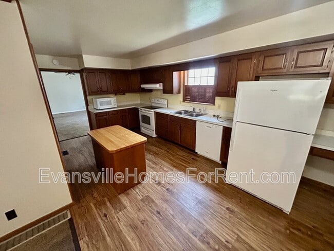 Building Photo - 1507 Stinson Ave