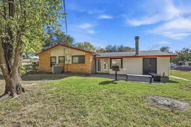 Building Photo - 3401 Princeton Dr