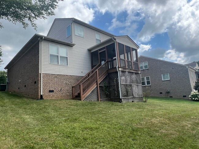 Building Photo - Home for Rent in the Desired Brookview Forest Subdivision