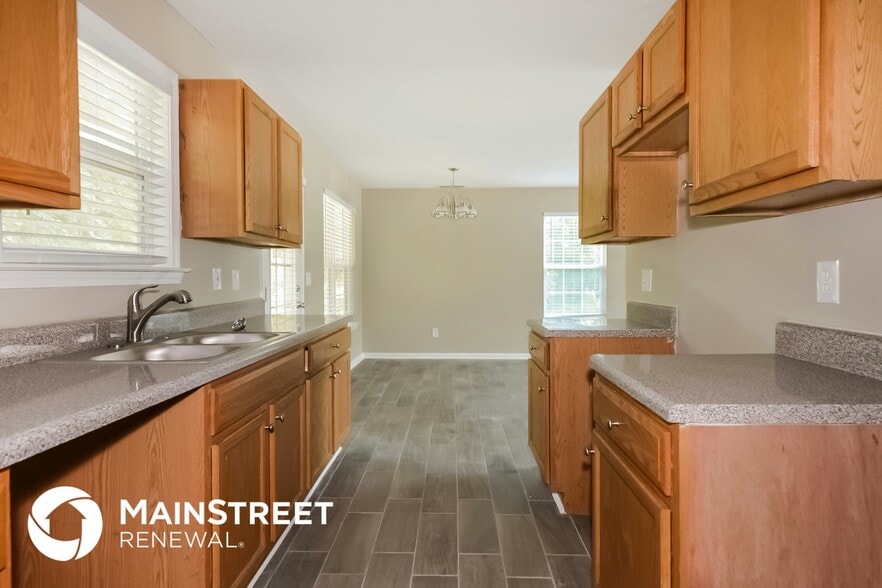 Building Photo - 405 Hawthorne Cir