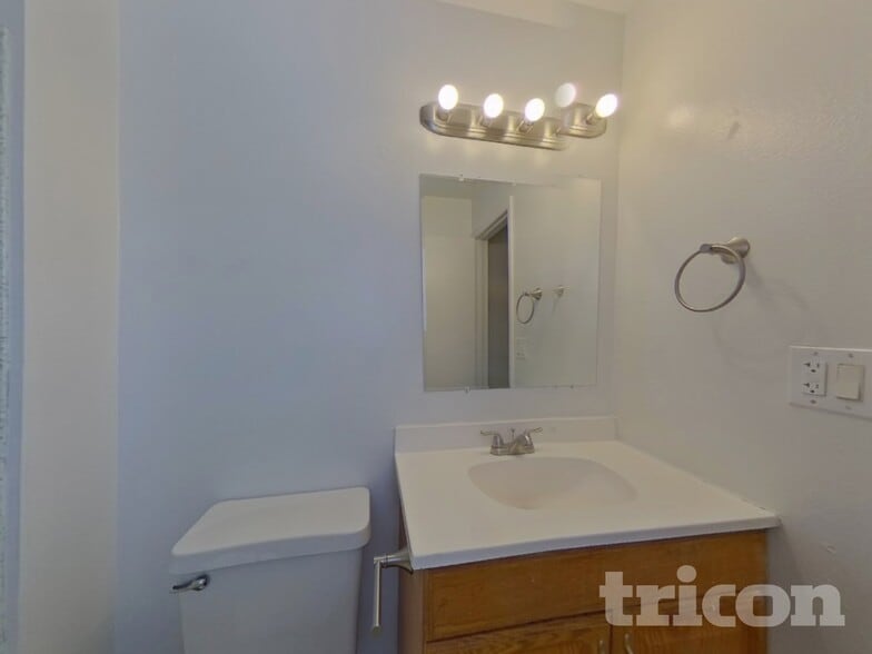 Building Photo - 2882 Dickens Dr