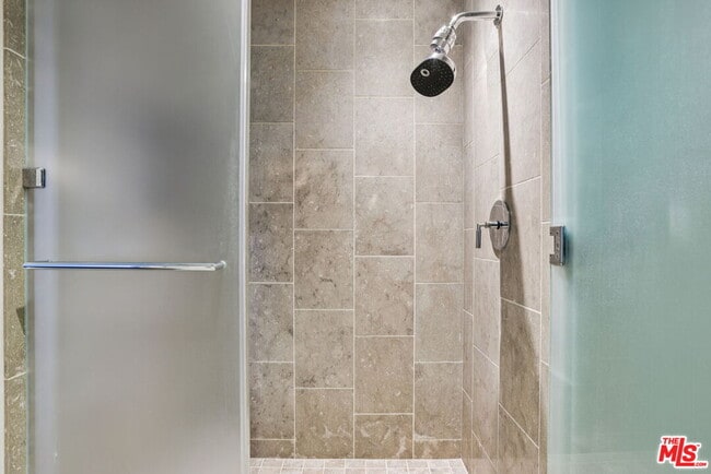 Building Photo - 6250 Hollywood Blvd