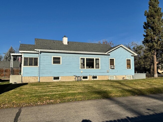 Building Photo - 2201 W State St