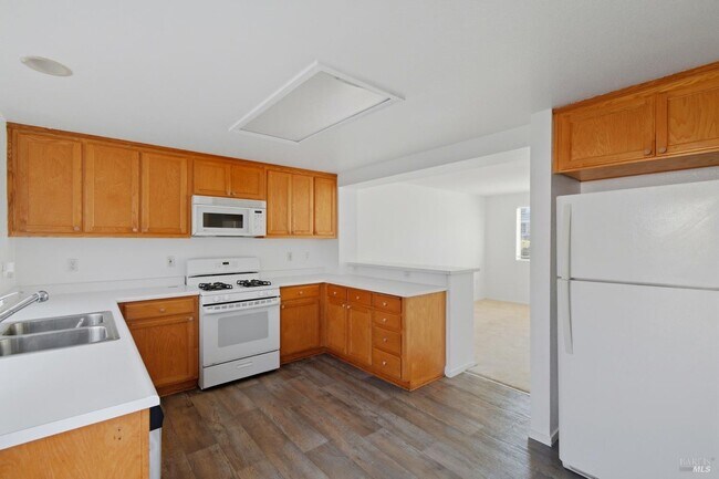 Building Photo - 712 Daniels Ave