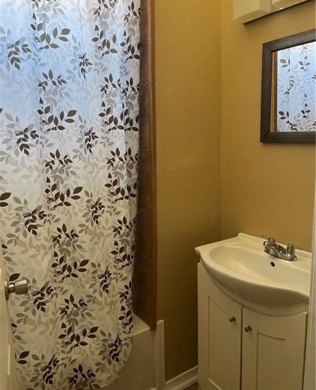 Building Photo - 8927 Hickory St