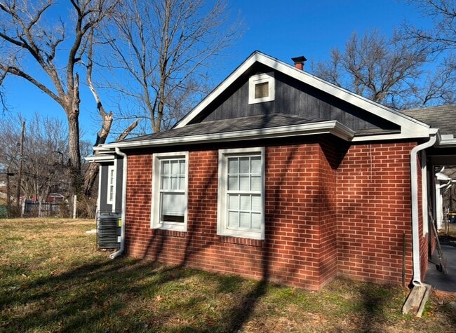 Building Photo - 7924 Agnes Ave