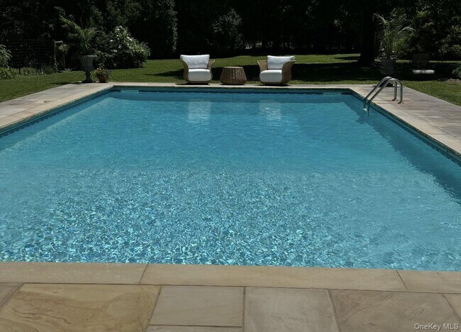 Building Photo - 2465 Fairway Dr