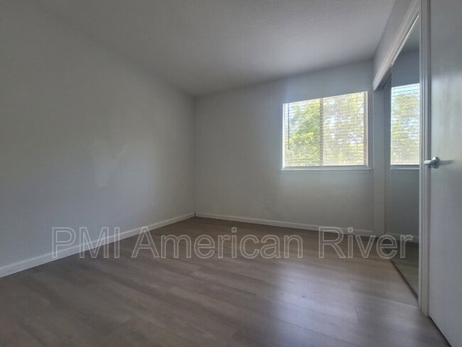 Building Photo - 1019 Dornajo Way