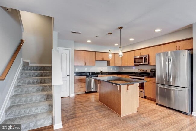 Building Photo - 6515 Dundee Dr