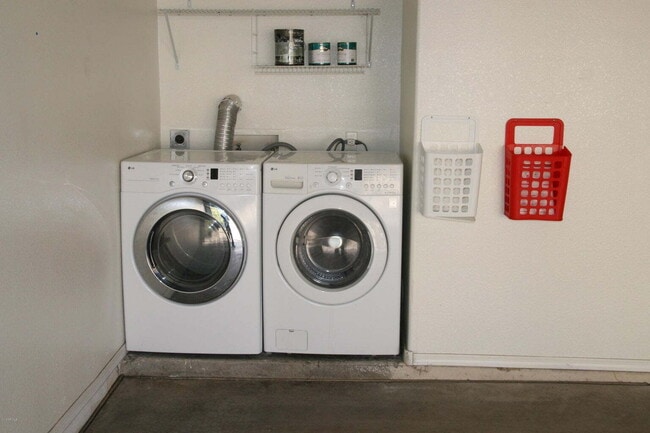 Building Photo - Two Bedroom in Tempe