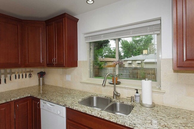 Building Photo - 1430 S Eaton Ct