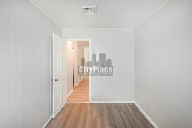 Building Photo - 5801 Westhaven Dr