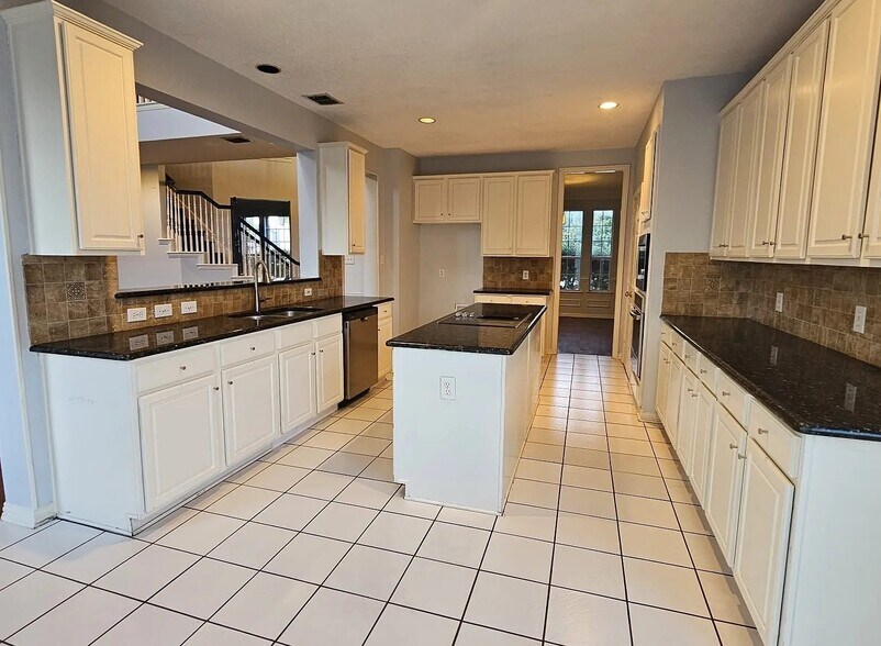 Building Photo - 4100 Benoit Dr
