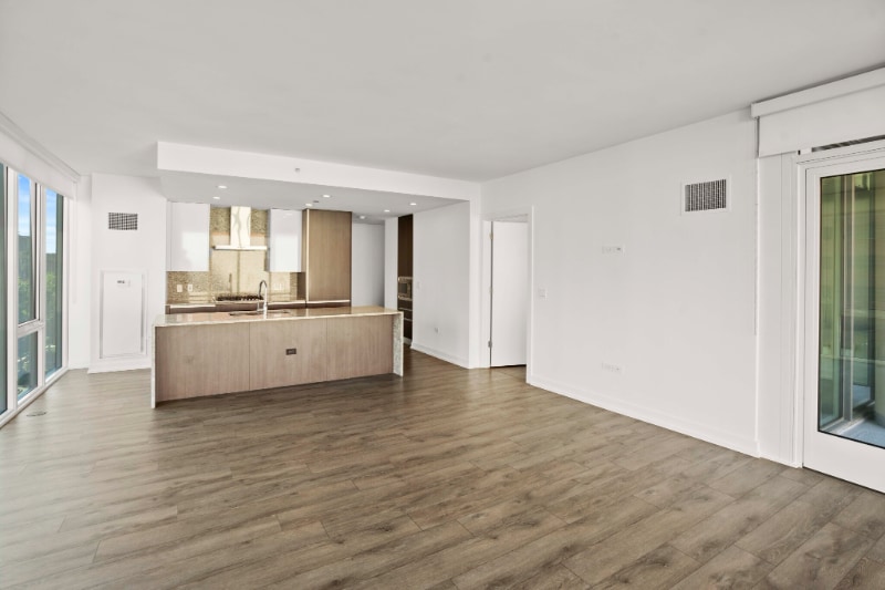 Building Photo - 1118 N Wells St