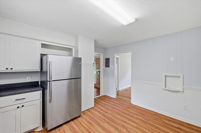 Building Photo - Spacious 4BR Home in Clinton School District with Multiple Living Areas