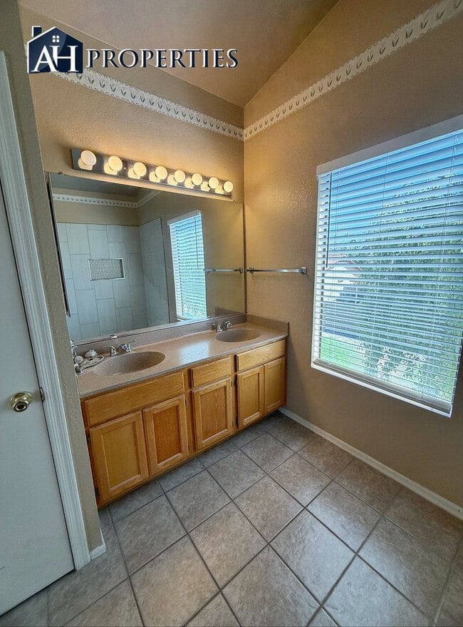 Building Photo - 7203 W Kimberly Way