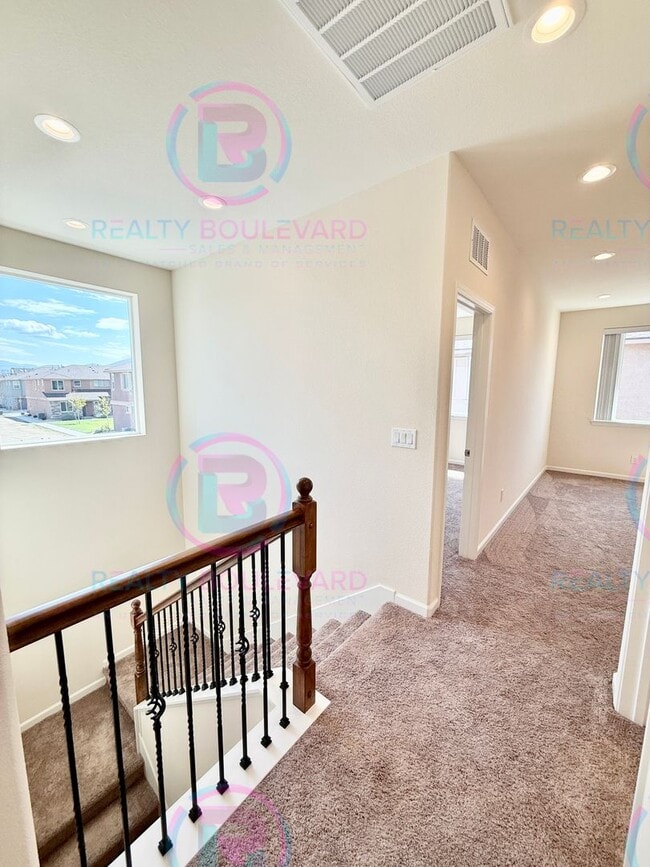 Building Photo - Modern Comfort and Convenience: Stylish 2-Bedroom 2.5 Bathroom Condo in Carson City