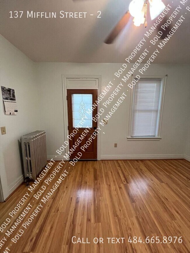 Building Photo - 137 Mifflin St