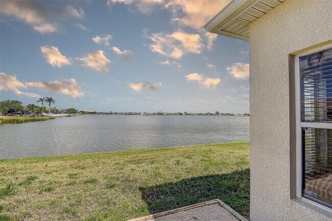 Building Photo - 1820 Mira Lago Cir