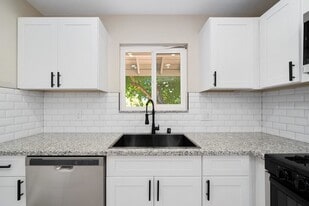 Building Photo - 3944 Apple Blossom Way