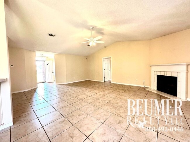 Building Photo - Beautiful 3Bed/2Bath Home Close to Corry Station