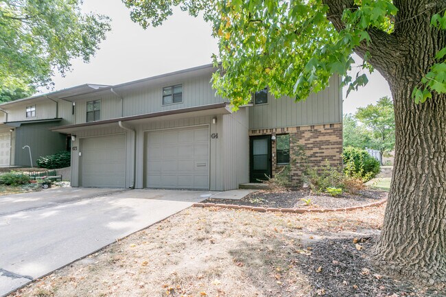 Primary Photo - 2801 W Broadway