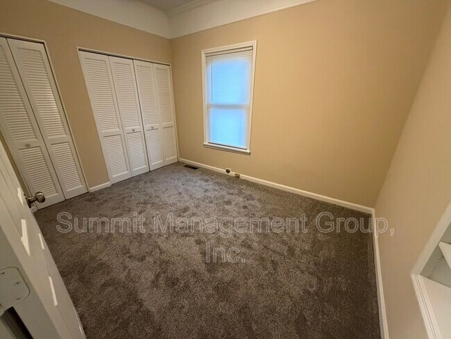 Building Photo - 34 Ivy St