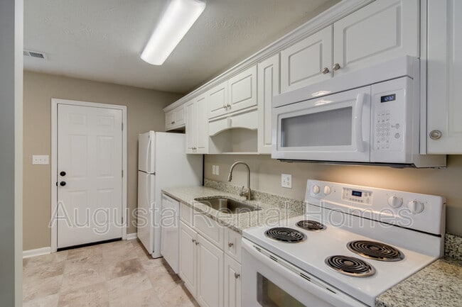 Building Photo - 525 Edgecliff Ln