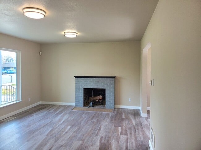 Building Photo - Classic Craftsman Home Available