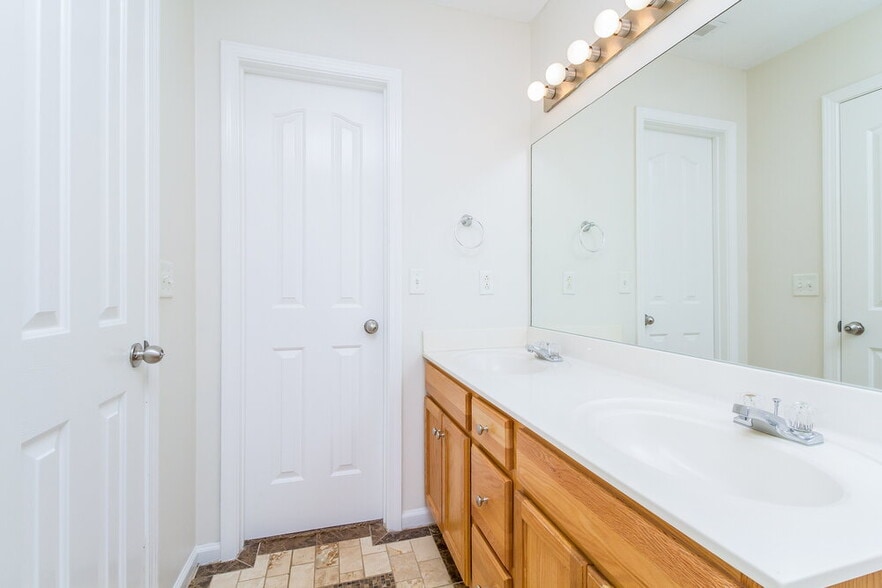 Building Photo - 1227 Matterhorn Run