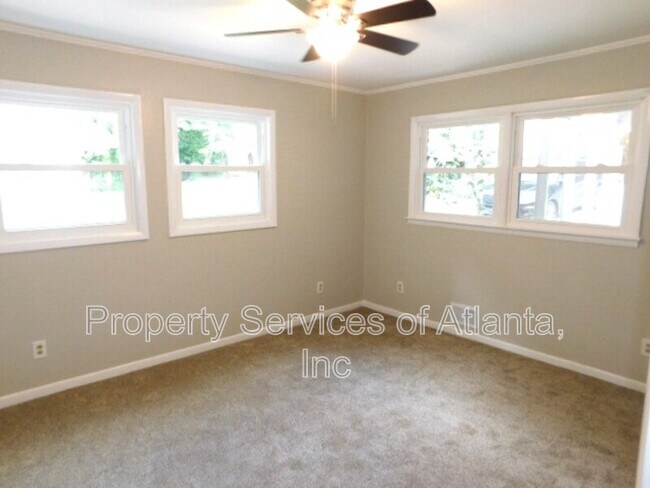 Building Photo - 4850 Lehigh Dr