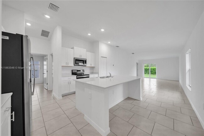 Building Photo - 12089 Monterey Pine Ln