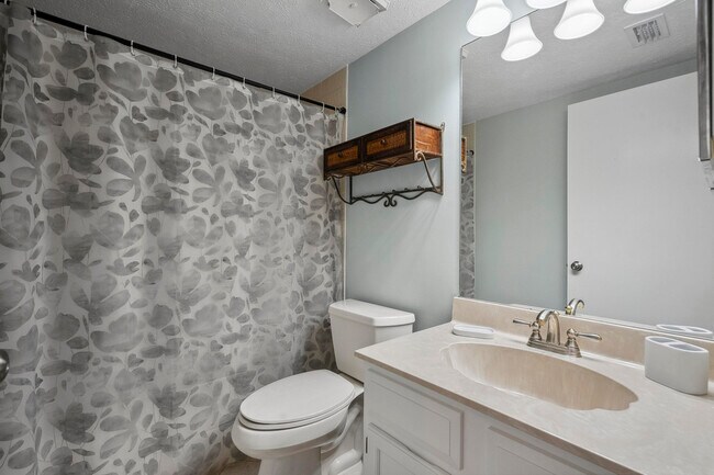 Building Photo - 5300 SE Schooner Oaks Way