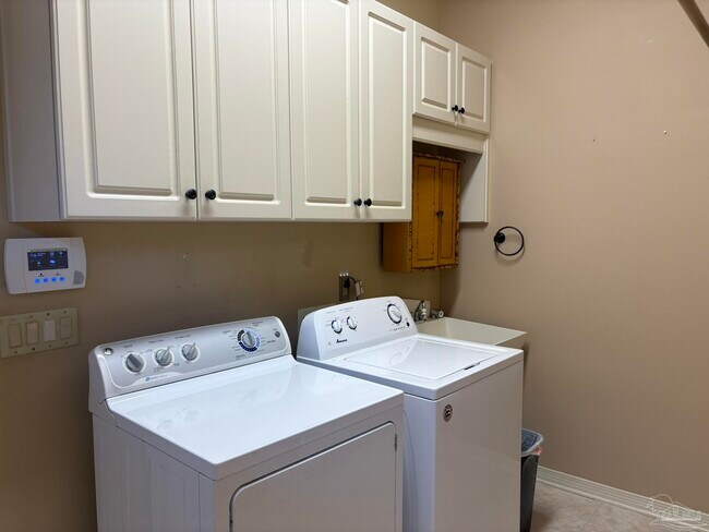 Building Photo - 4115 Oak Pointe Dr
