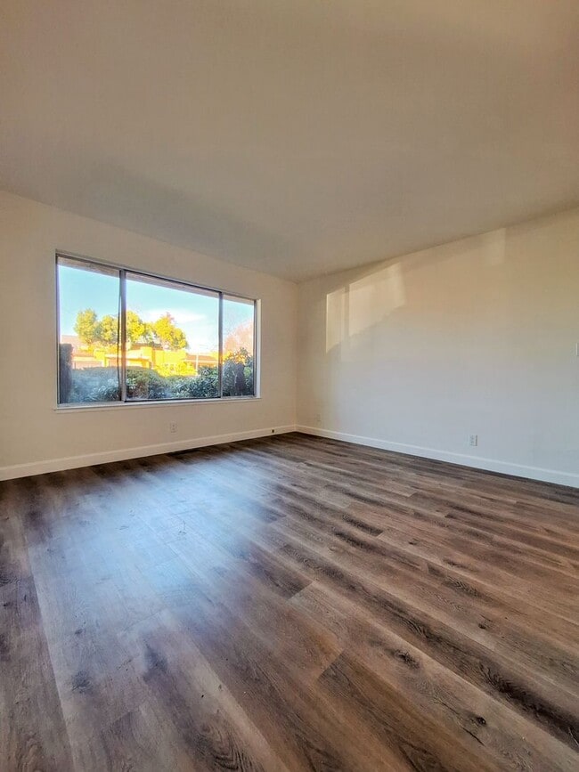 Building Photo - Harr08