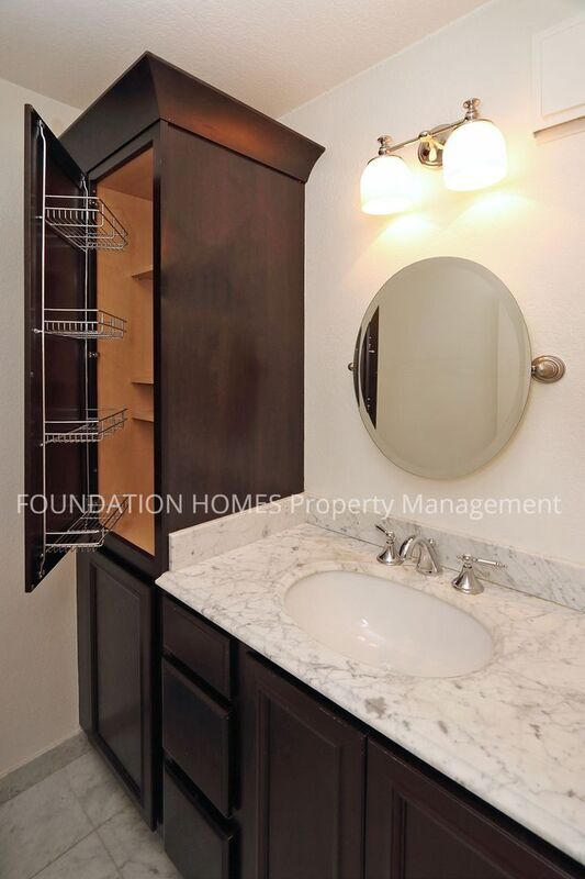 Building Photo - 629 Vía Casitas