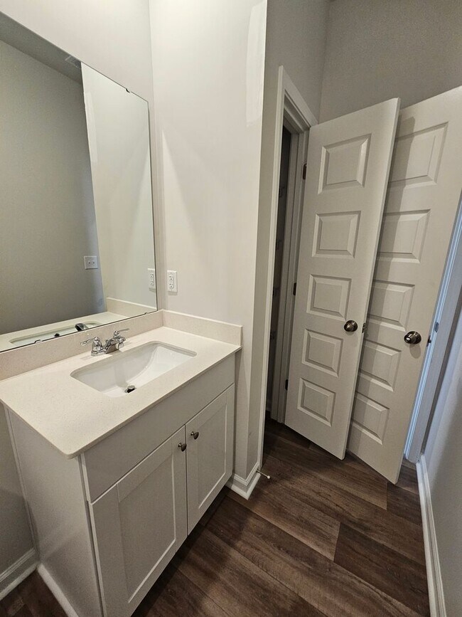 Building Photo - 2096 Northwest Dr