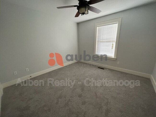 Building Photo - 7302 Klingler Ln