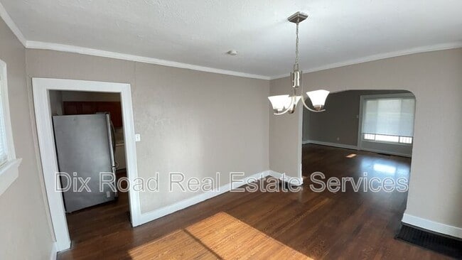 Building Photo - 1303 Kumler Ave