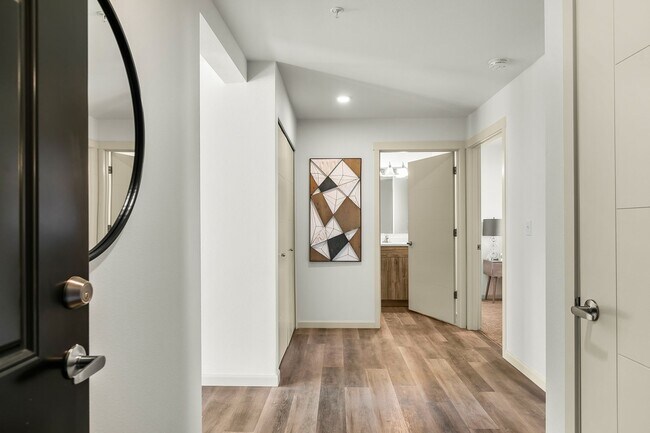 Building Photo - 2 Bedroom Oxbow Flat Apartment