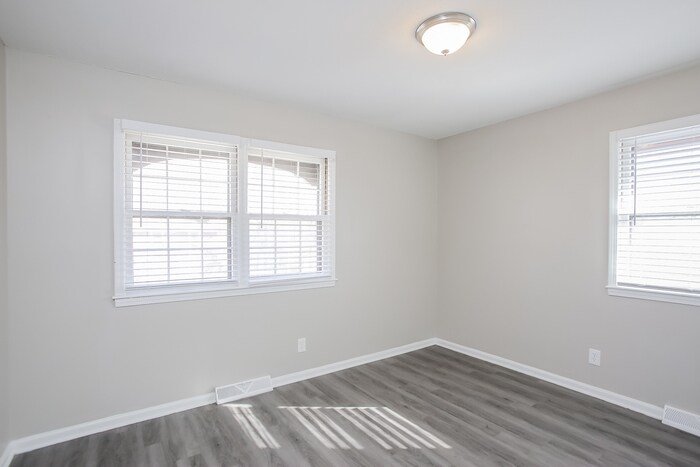 Building Photo - 3624 NE West Park Dr
