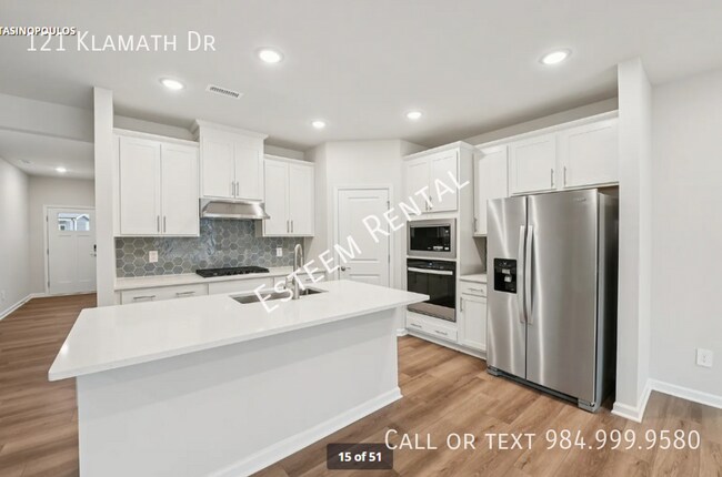 Building Photo - 121 Klamath Dr