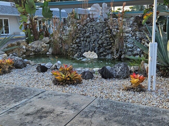 Building Photo - Beautiful fully furnished one bedroom, one bath manufactured home in a 55+ deed restricted gated ...