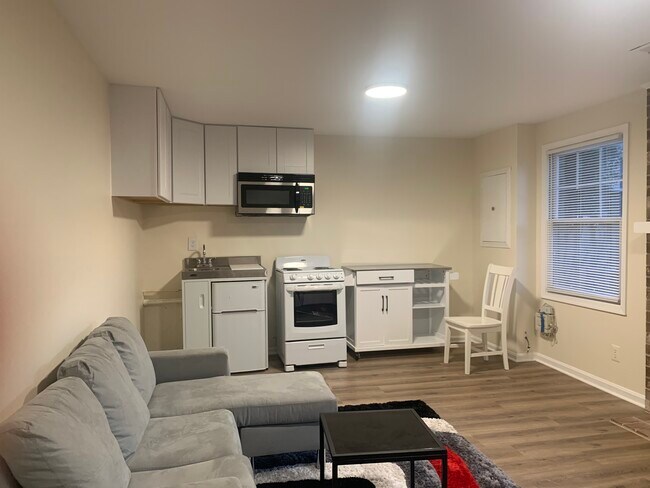 Kitchen and living room - 7536 Westlake Ter