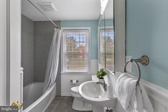 Building Photo - 1541 Doxbury Rd