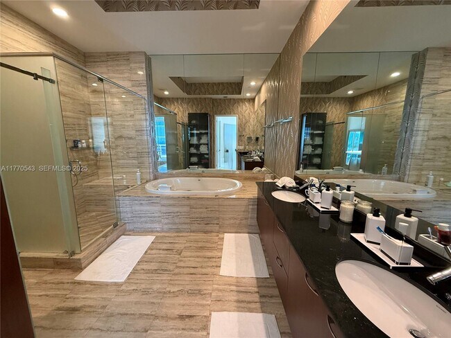 Building Photo - 15811 Collins Ave