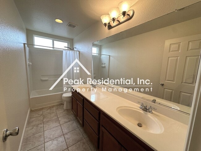 Building Photo - 1811 Waterfall Dr