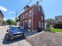 Building Photo - 422 Gold St