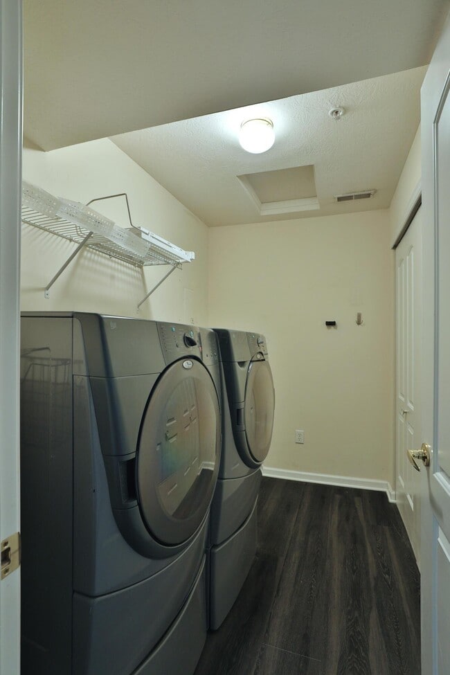 Building Photo - 763 Hidden Springs Dr