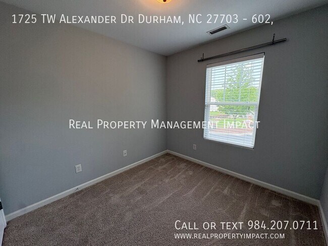 Building Photo - 1725 TW Alexander Dr